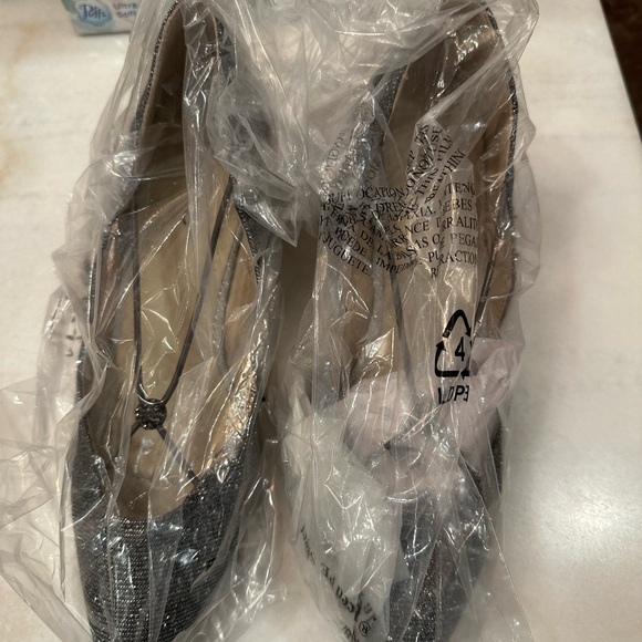 Rialto Red and Black Decorative Box - Picture 7 of 7